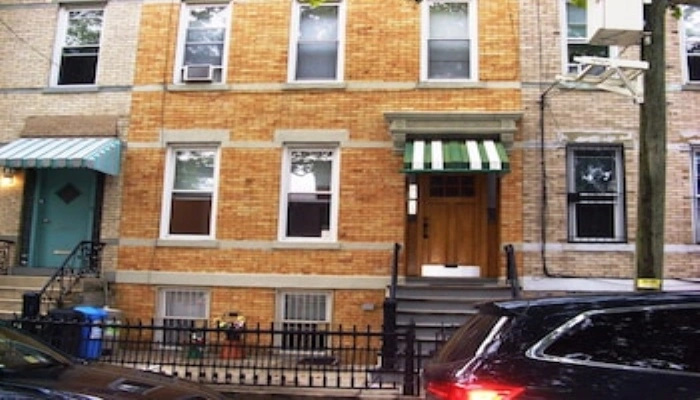 The Comfy First Floor Apartment, Ridgewood, Queens
