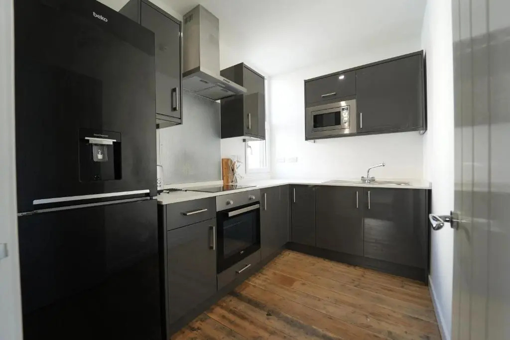 Gorgeous, Comfortable Apartment on the High Street
