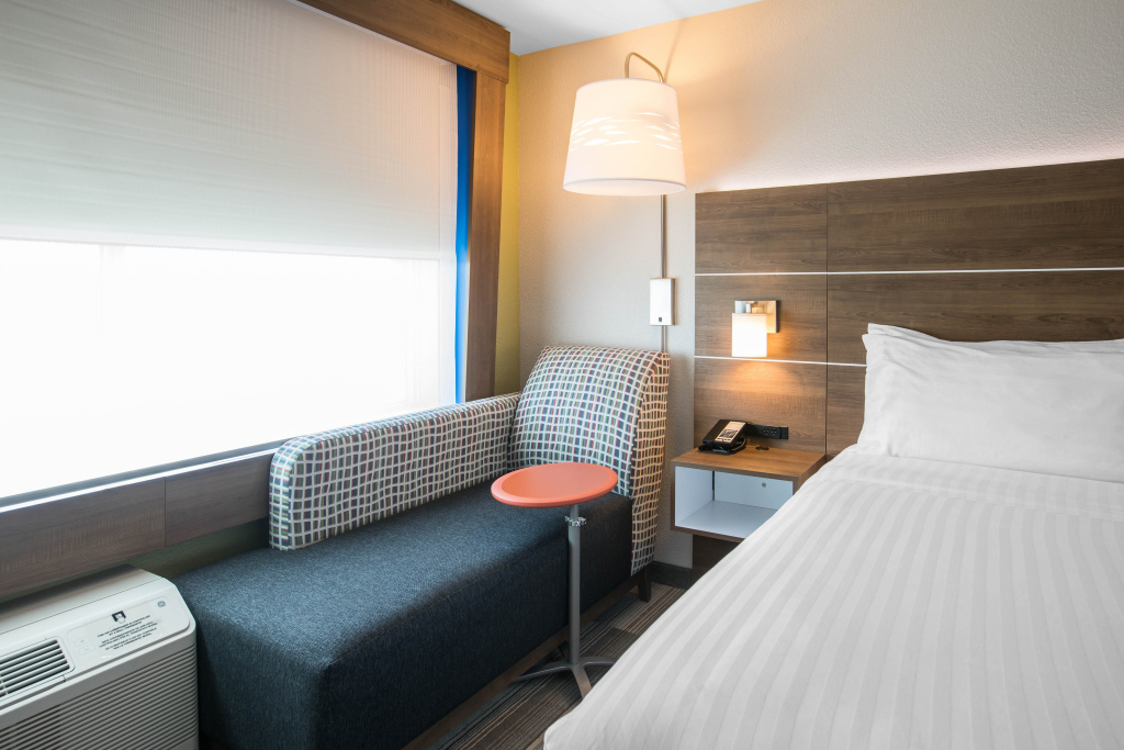 Holiday Inn Express & Suites Ludington by IHG