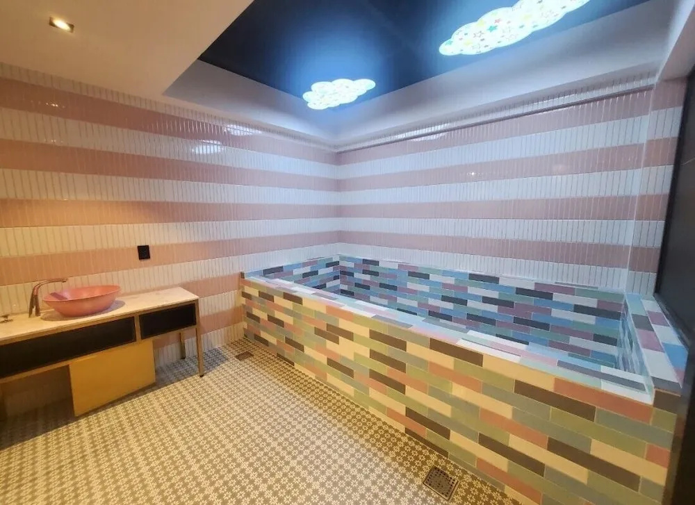 Almond Kids Hotel