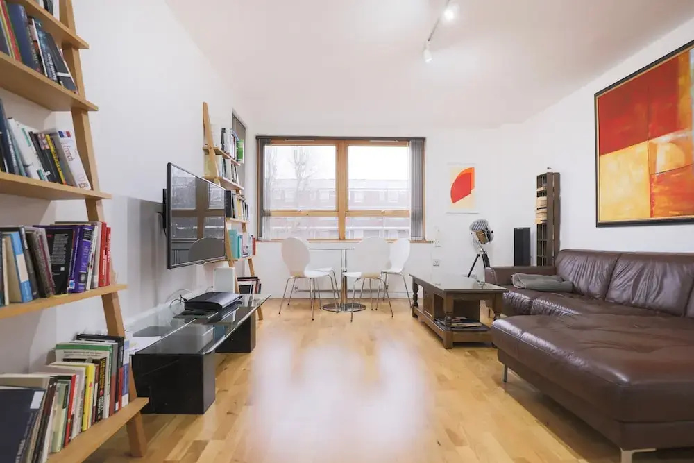 Spacious 2 Bedroom Property in Kings Cross