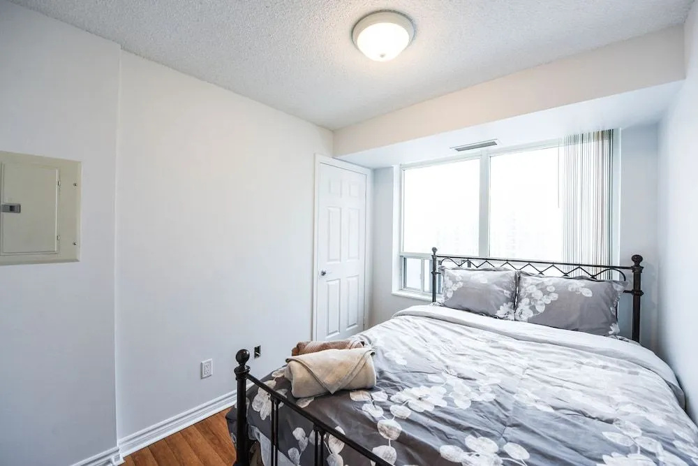 Sarkar Suites - 3880 Duke of York Blvd