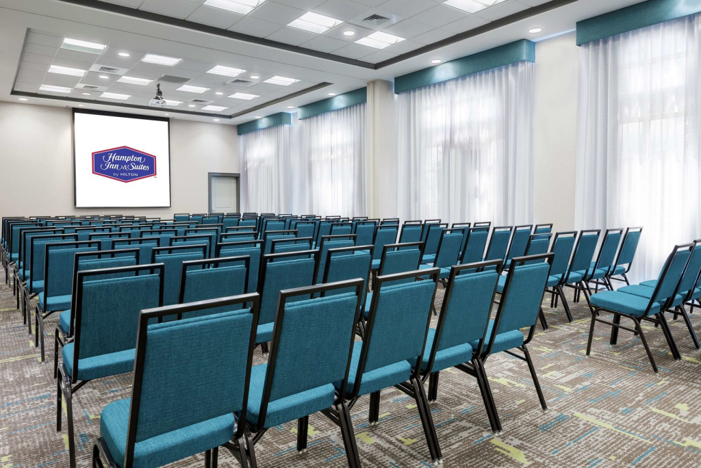 Hampton Inn & Suites Orlando Airport at Gateway Village