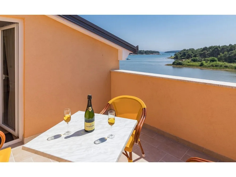 Apartment With Roof Terrace And Shared Pool In Medulin For 4 People Seafront