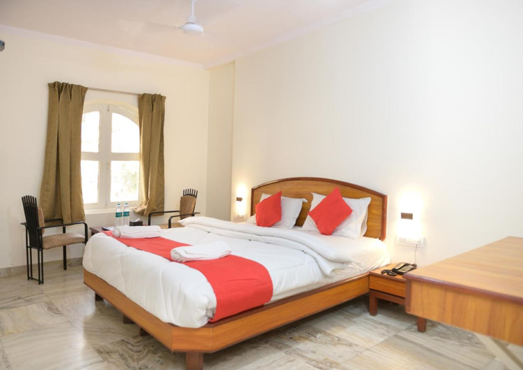 Raja Hotel