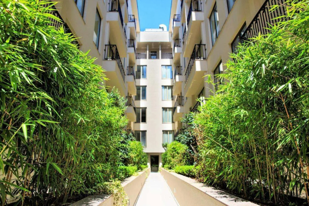 Grand Aras Hotel & Suites