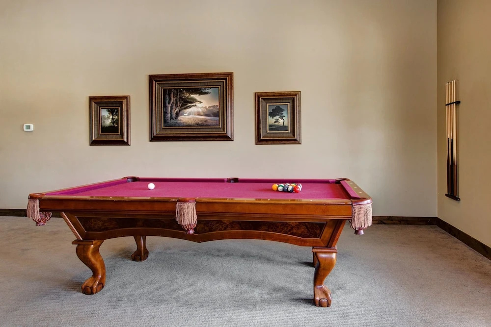 New Listing! Mountain W/ Hot Tub & Deck 5 Bedroom Townhouse