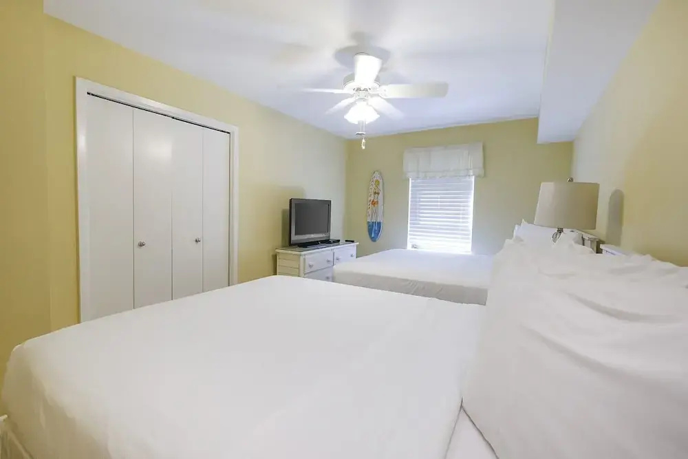 Phoenix Vi 61001 3 Bedroom Condo