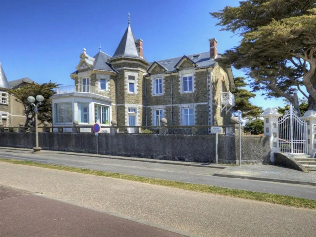 Gîte en Bord de Mer à Saint-Michel-Chef-Chef - Terrasse, Parking, Équipements Familiaux - FR-1-306-819