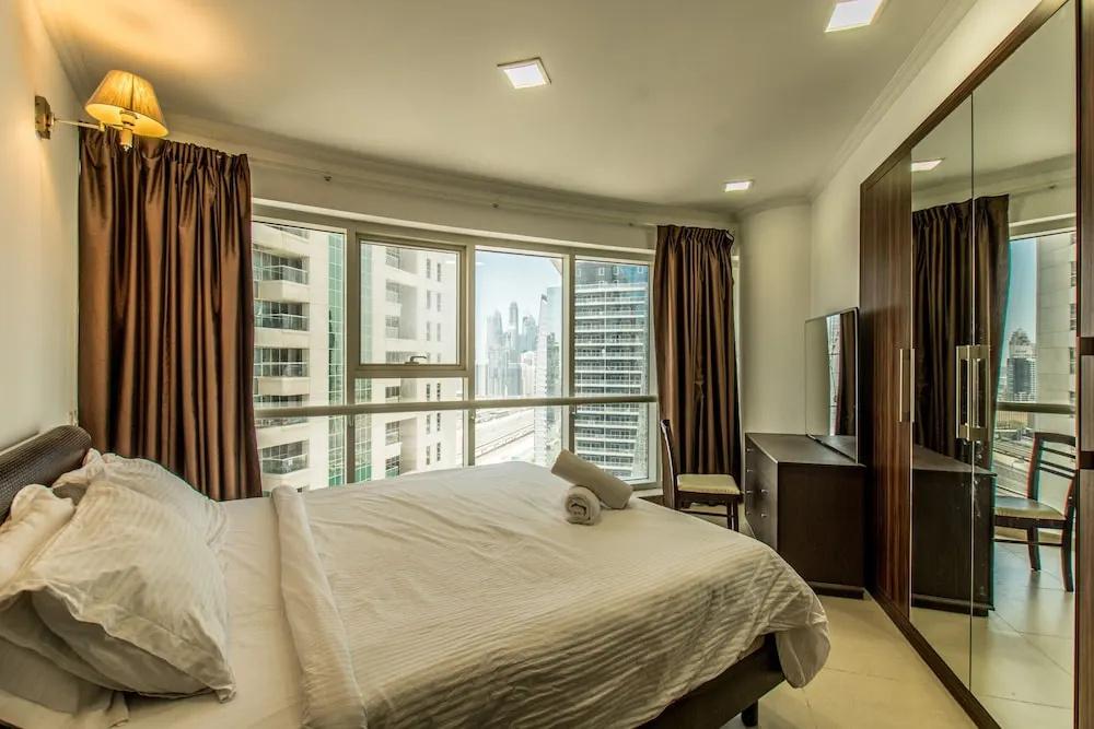JLT - Goldcrest Executive 1 Cluster C