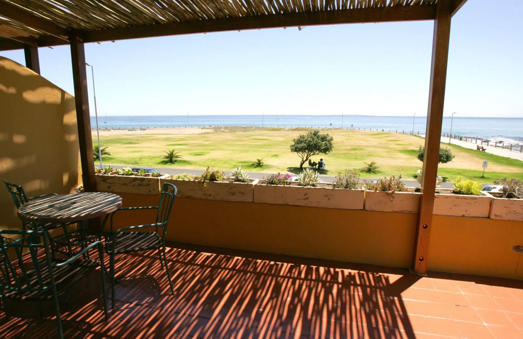 Dolphin Inn Guesthouse