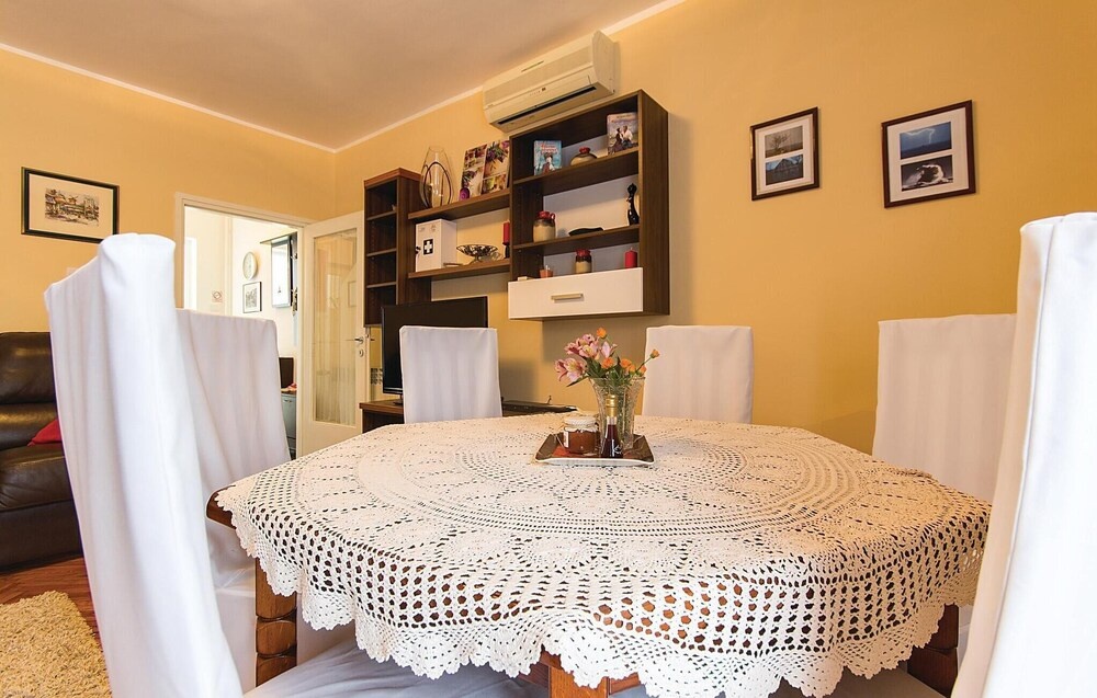 Amazing Home in Pjescana Uvala with Hot Tub, WiFi & 2 Bedrooms