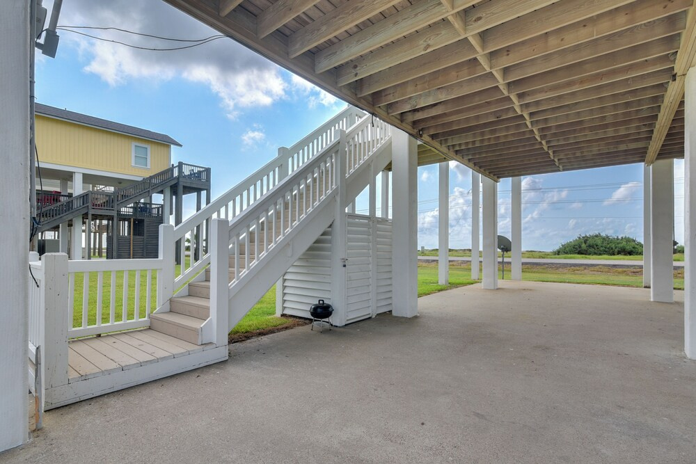 Walk to Beach: Home w/ Hot Tub & Deck in Gilchrist