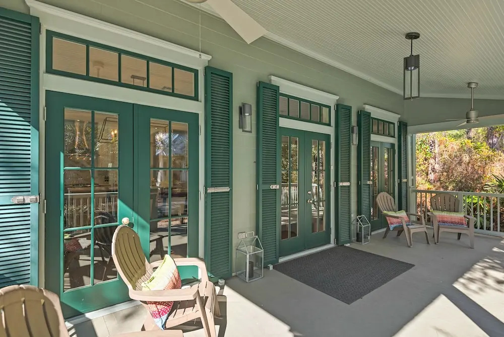 Lavish W/ Private Pool & Spa, Walk To Beach 4 Bedroom Home
