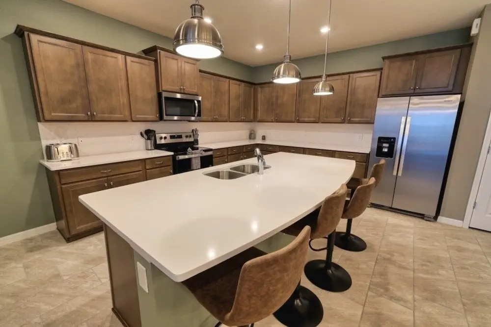 Kandice's 10-bed Themed Windsor Island Home 10 Bedroom Home