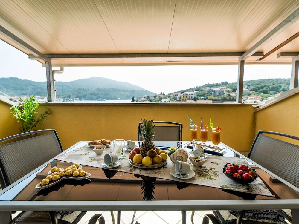 Modern Apartment in Korčula with Terrace