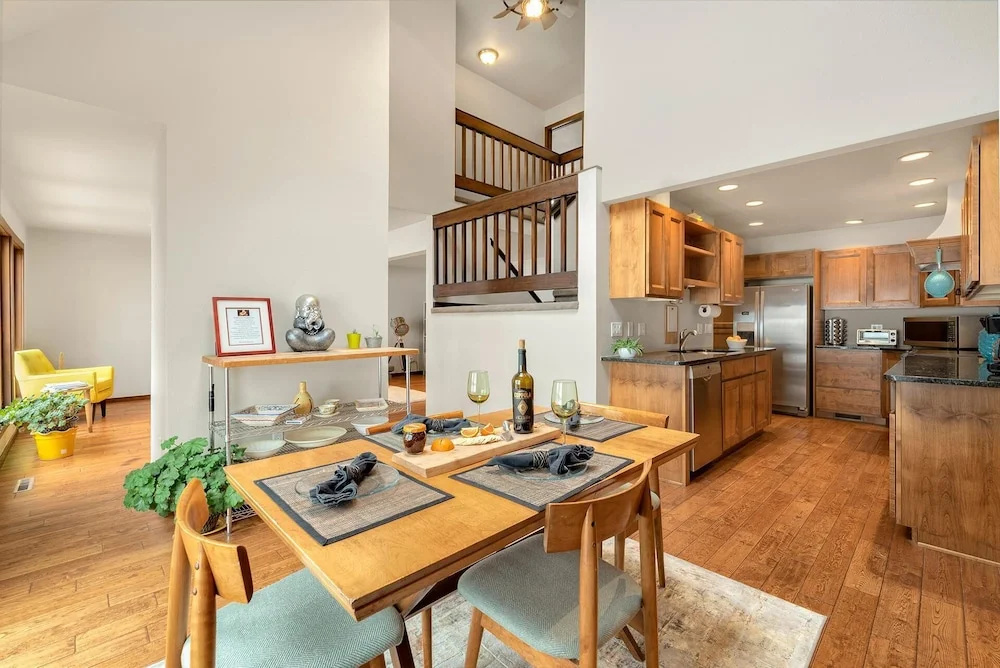 Peaceful Retro Retreat w/Stunning Lake Views!!