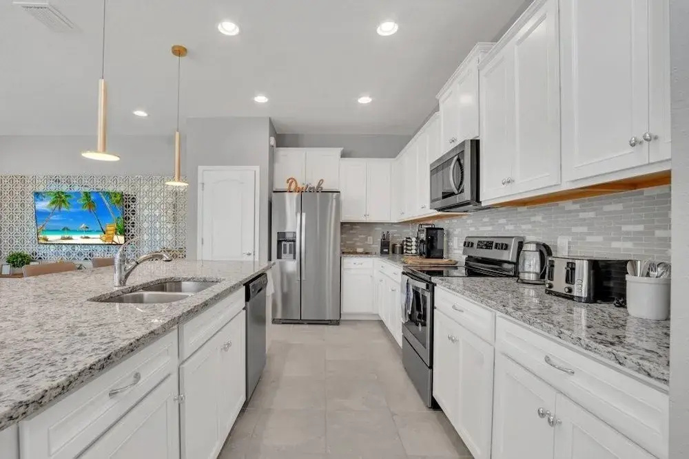 5 Bedroom Home 8 Minutes To Disney! townhouse