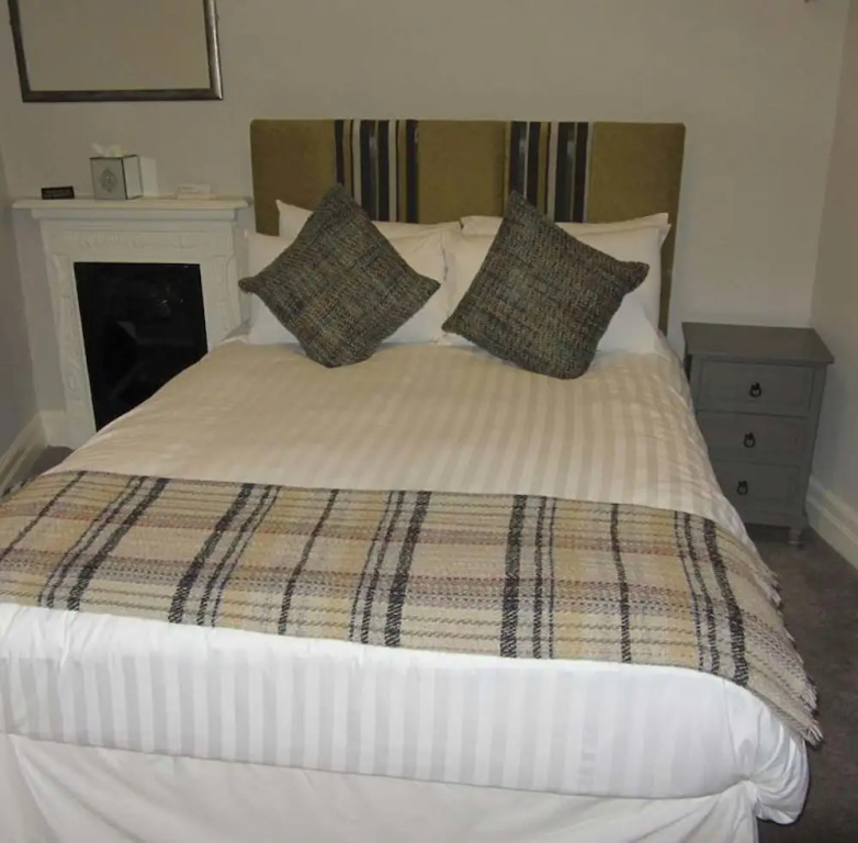 Monties Guest House - Adults ONLY