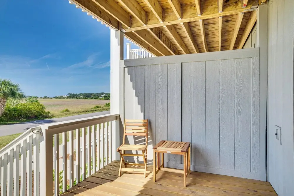 Harbor Island Condo w/ Pool Access: Walk to Beach!