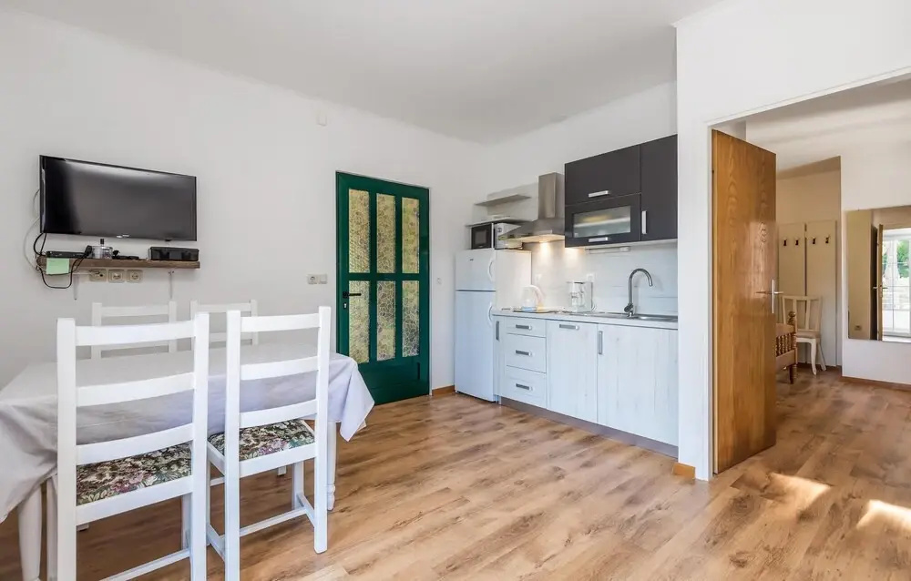 Beautiful Apartment in Barbat na Rabu With 1 Bedrooms and Wifi