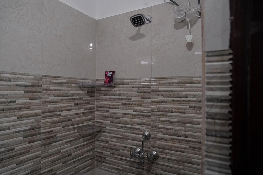 Manish Suites & Service Apartments