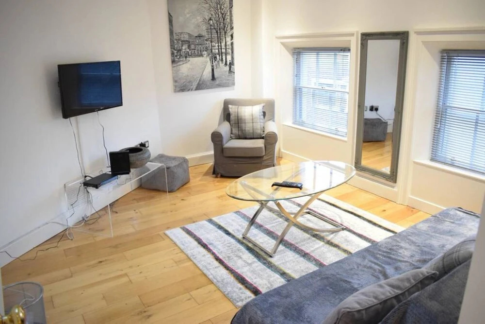2 Bedroom Apartment Near Grafton Street