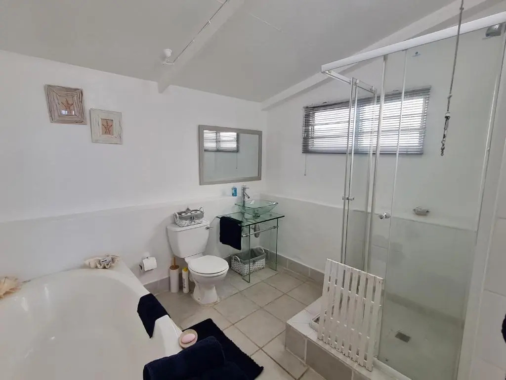 Four Bedroom Main plus 2 Bedroom Cottage Ballito Beachfront KTL1