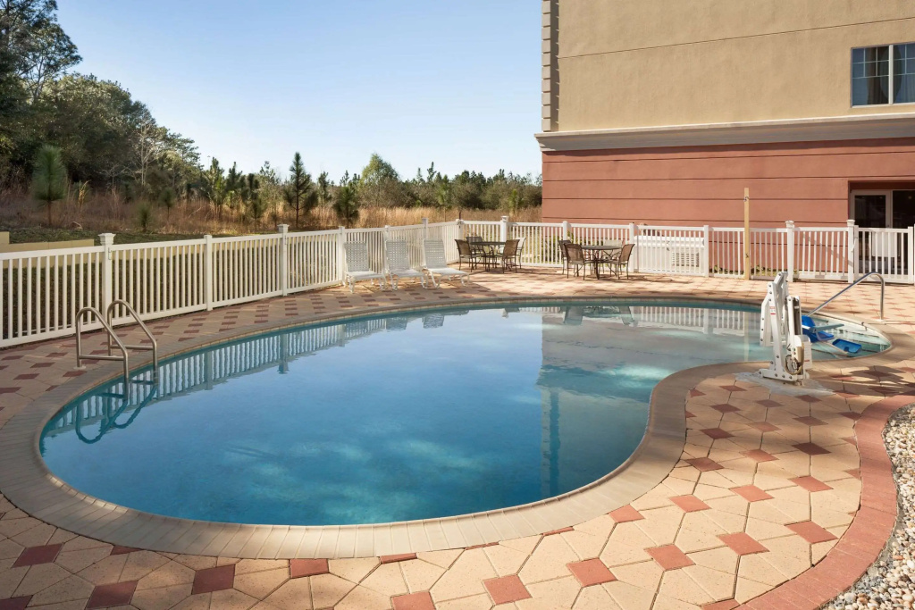 Country Inn & Suites by Radisson, Crestview, FL