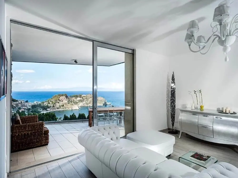 Exclusive Residence With Pool, Breathtaking Views on Taormina and on the sea