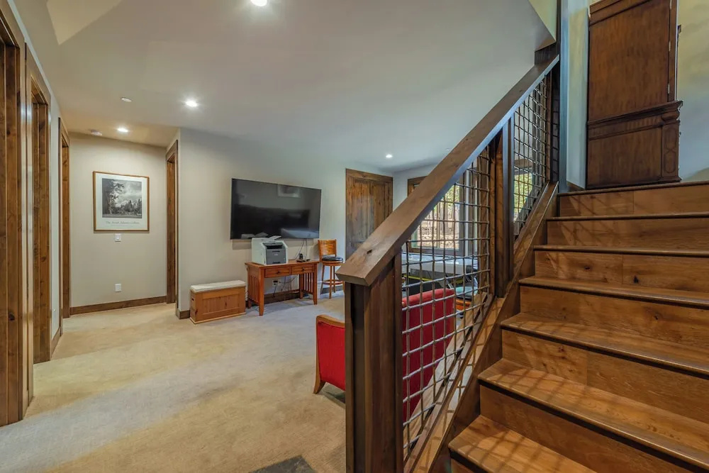 4BR Home w/ 2 Decks, Near Lake & Ski Resorts