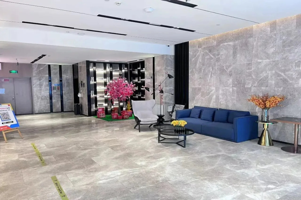 Echarm Hotel (Nanchang Bayi Square Subway Station Wushang MALL)