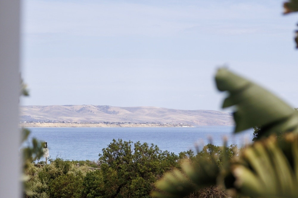 Wine Region Coastal Retreat on The Esplanade