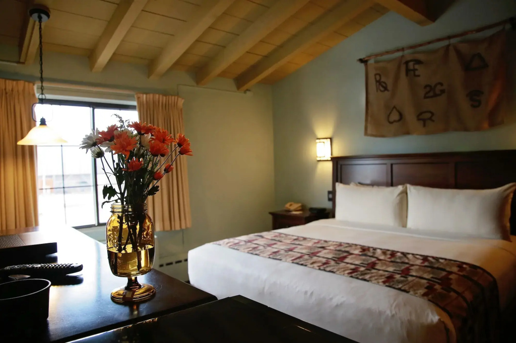 Dude Rancher Lodge