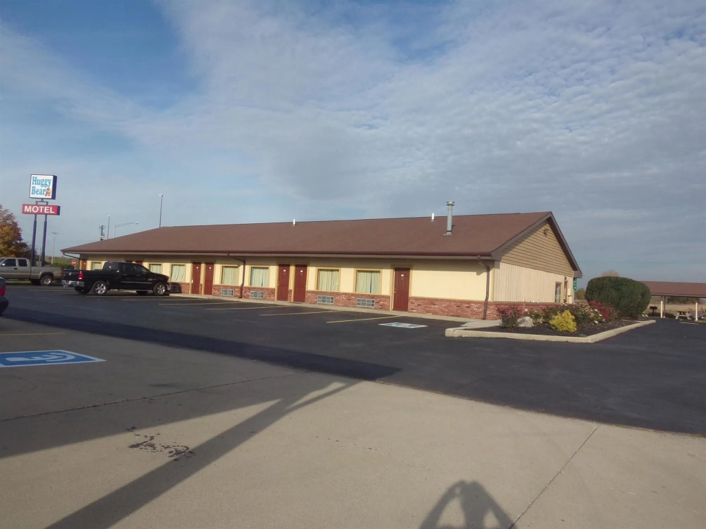 Huggy Bear Motel - Warren