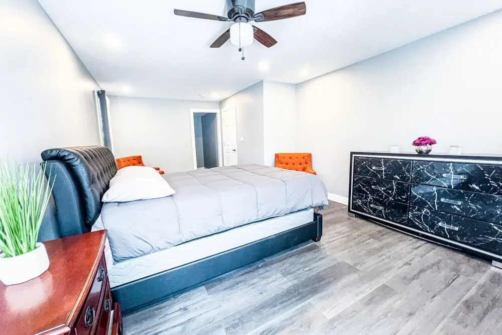 Group Friendly 6BR Near Aquarium & Niagara Falls