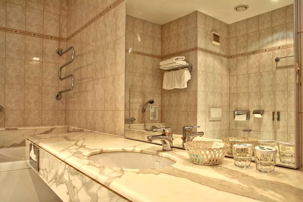 Ambassador Zlata Husa