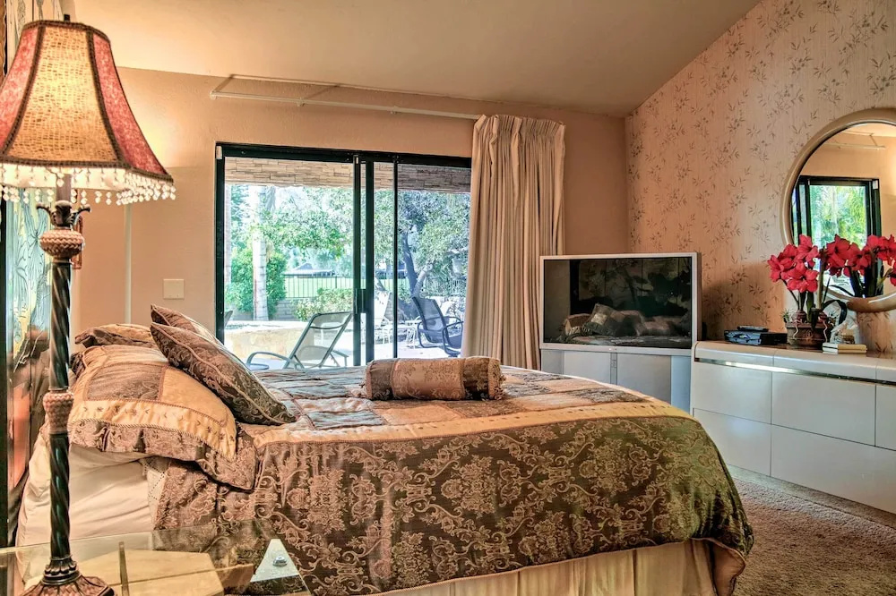 Palm Springs Golf Course Home: Private Pool & Spa!
