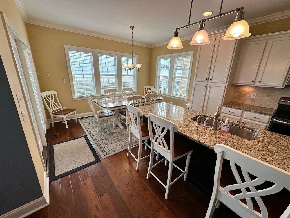 R and R By The Sea - 4 Br Home
