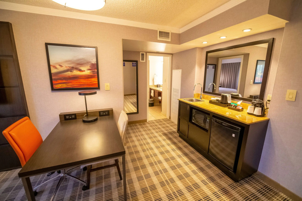 Embassy Suites by Hilton Kansas City Overland Park