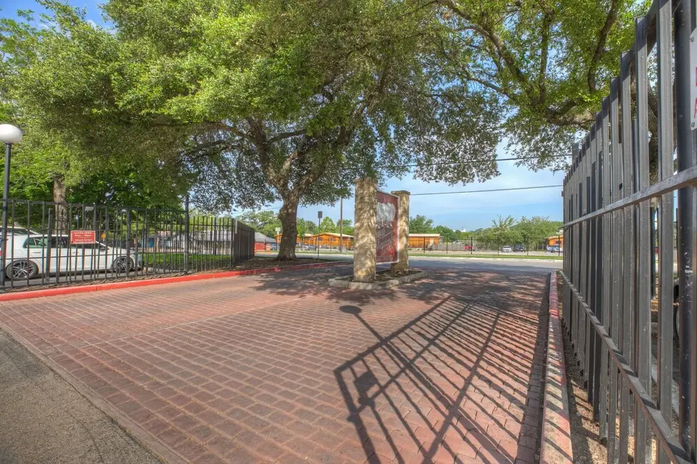 Luxurious Riverfront Condo Just 1 Blk to Schlitterbahn!