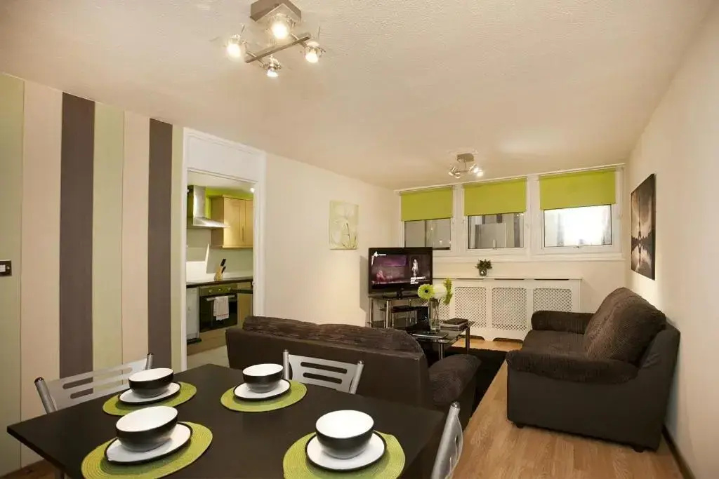 Victoria Centre Apartments in the Victoria Centre Shopping Centre - Nottingham City Centre - 24 hour access - Most Central Location - Kitchen - Opposite Hilton - Parking for Cars or Vans Five pounds a day - Onsite Parking for Cars from Ten Pounds a Day