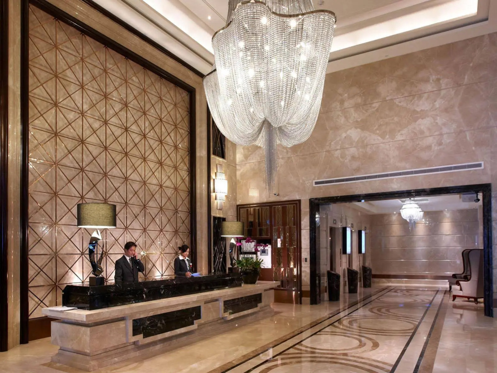 S Aura Hotel
