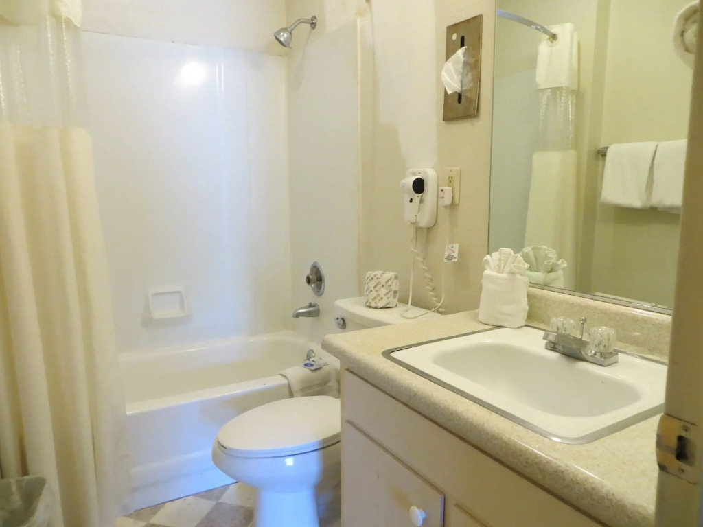 Beachway Inn and Suites