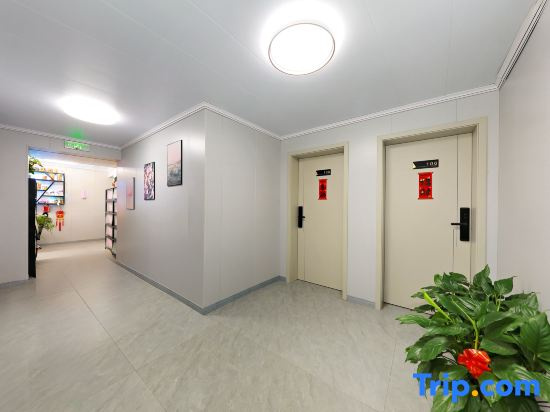 Theone Hotel（Wansui Mountain Wuxia City Store）