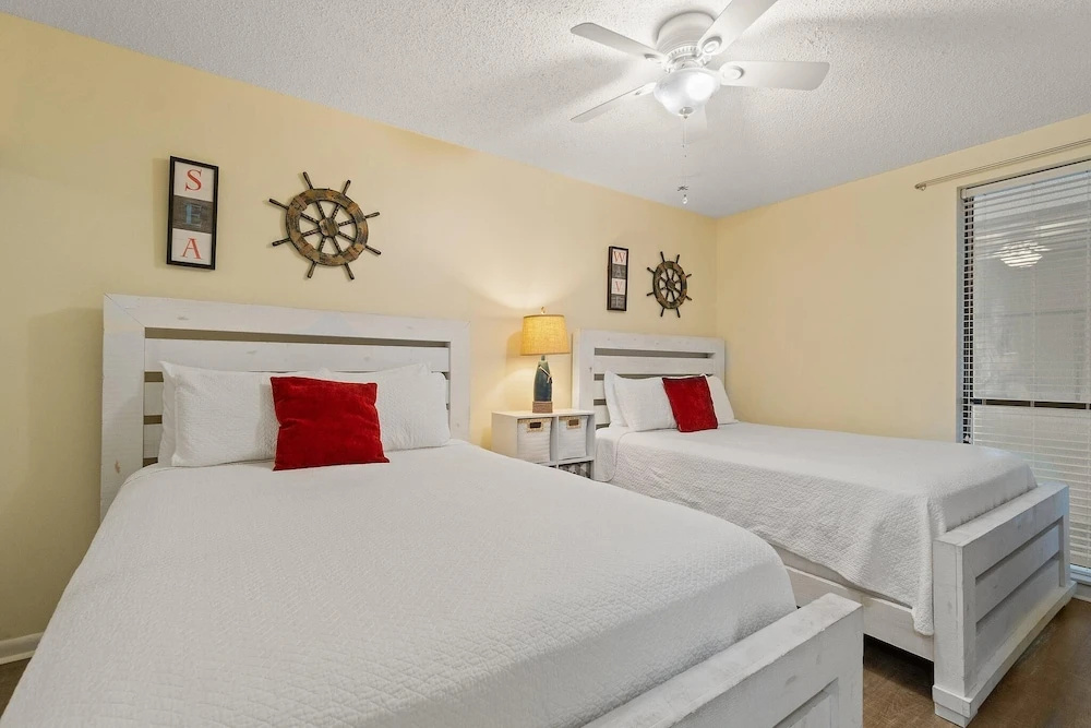 Pelican Pointe 202