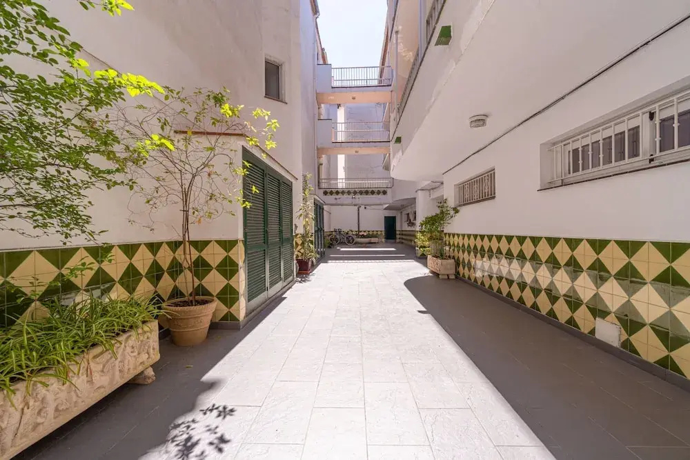 Villa in Empuriabrava With Pool & Canal Access