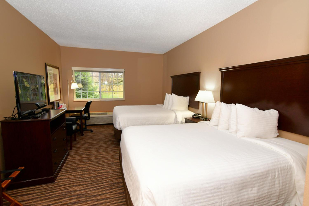 Cobblestone Inn & Suites - Denison | Majestic Hills