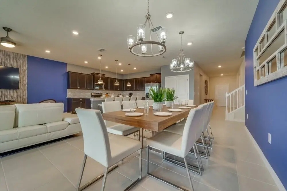 Jennifer's Luxury Windsor Island Vacation Home 10 Bedroom Home by Redawning