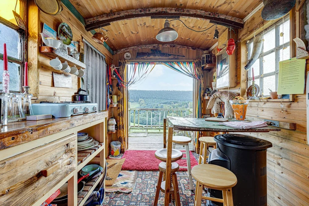 Glamping Wagon - 1 x Double Bed, 2 x Single Bed